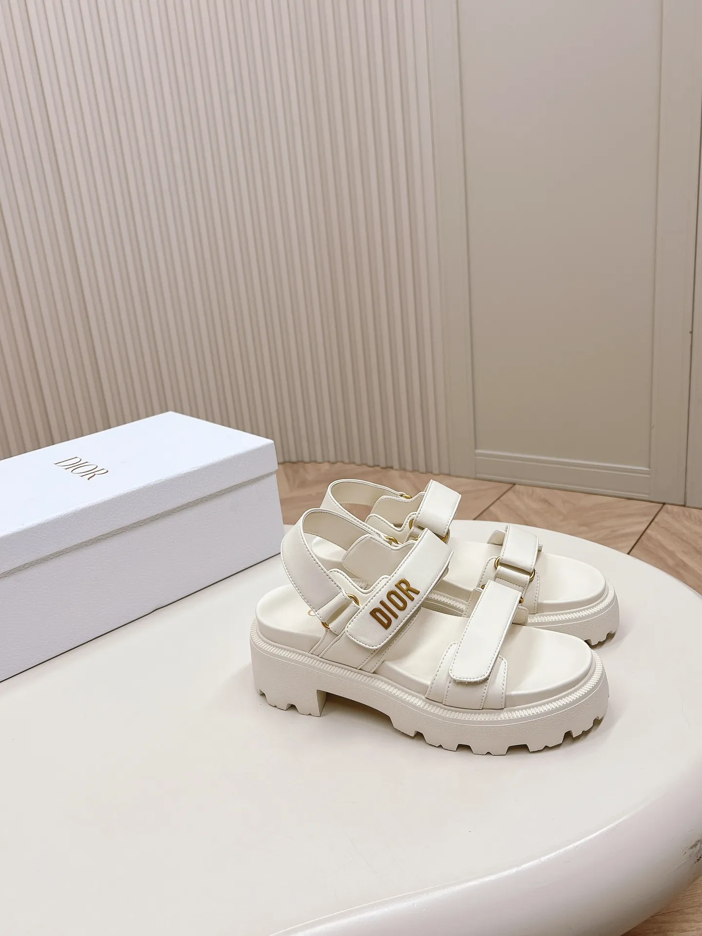 👟👟Ex-factory price 520👟👟 2024Dior Classic Velcro high-heeled sandals and slippers series original replica high version super durable and versatile style very comfortable on the foot, slim and tall, original leather upper, original d hardware buckle, original TPU outsole Heel height is about cm Size: 35-42
